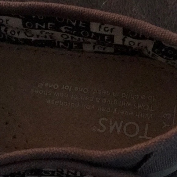 TOMS YOUTH SIZE 3 GRAY CANVAS RUBBER SOLE USED - Picture 7 of 7